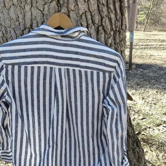 ⬇️ Price Drop!⬇️ LOGG Blouse in size 6 - Picture 2 of 3